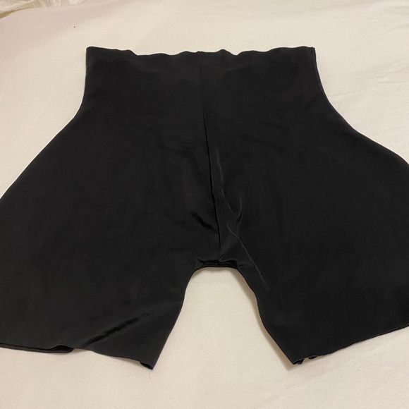 Tummies Tummy high waisted sharp wear shorts.  Black size large woman’s. - Picture 3 of 4